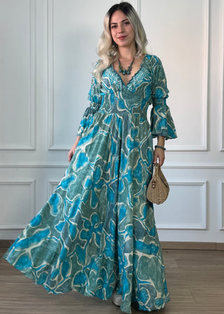 Darázsolt derekú harangujjú ruha