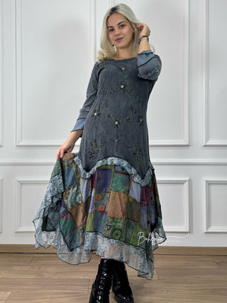 Patchwork ruha tükördíszítéssel