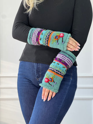 Mânuși din lână lucrate manual