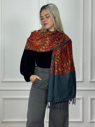 Hímzett mandala mintás stóla