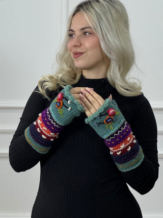 Mânuși din lână lucrate manual