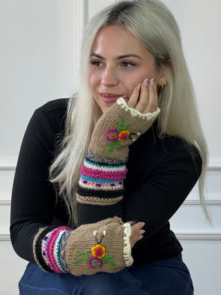 Mânuși din lână lucrate manual