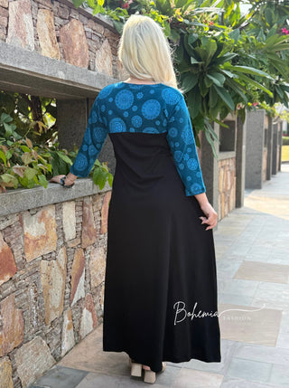 Langes Kleid mit kontrastierendem Oberteil