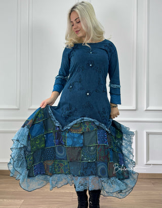 Patchwork ruha tükördíszítéssel