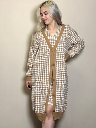 Set aus Kleid und Strickjacke – Beige