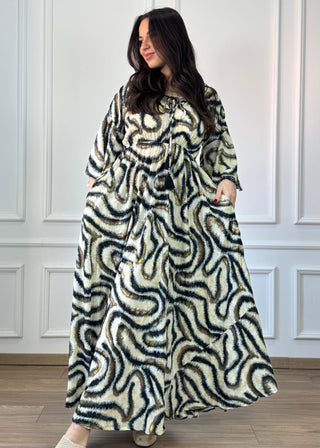 Gumis derekú, vállra húzható ruha