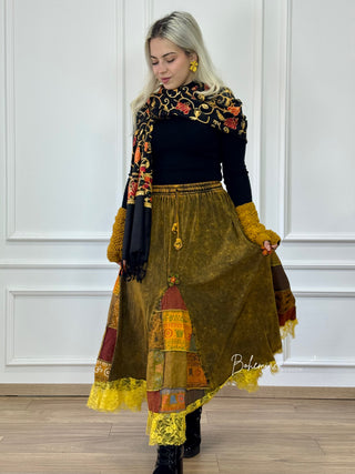 Fustă patchwork cu decorațiuni florale