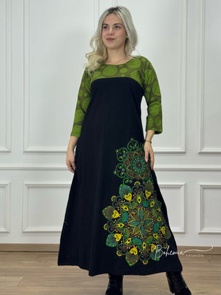 Rochie lungă cu partea superioară contrastantă