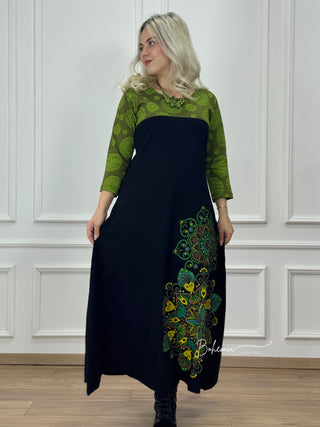 Rochie lungă cu partea superioară contrastantă