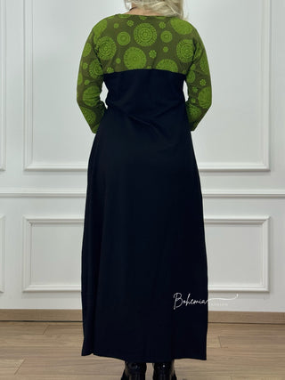 Rochie lungă cu partea superioară contrastantă