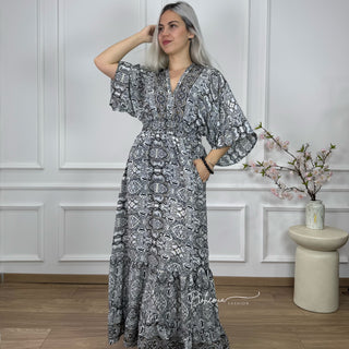 Locker sitzendes Kleid mit elastischer Taille