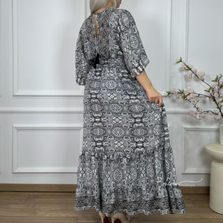 Locker sitzendes Kleid mit elastischer Taille