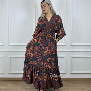 Loose-fitting dress with elastic waist