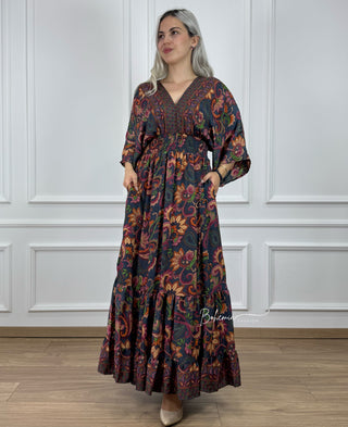 Loose-fitting dress with elastic waist