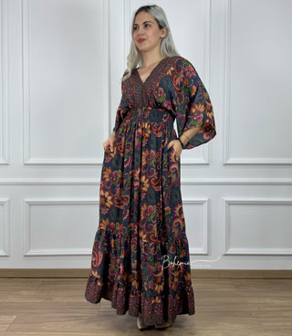 Loose-fitting dress with elastic waist