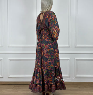 Loose-fitting dress with elastic waist