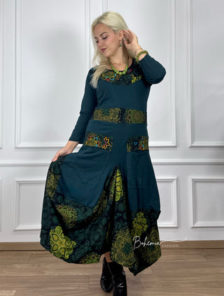 Kleid mit weitem Rock
