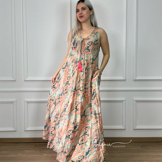Langes Kleid mit breiten Trägern