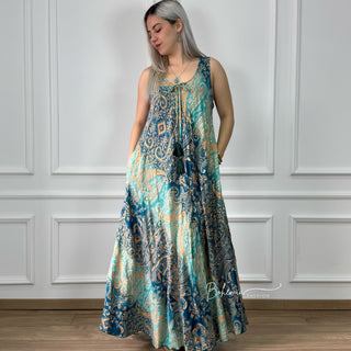 Langes Kleid mit breiten Trägern