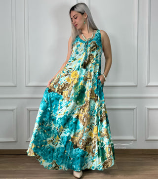 Langes Kleid mit breiten Trägern