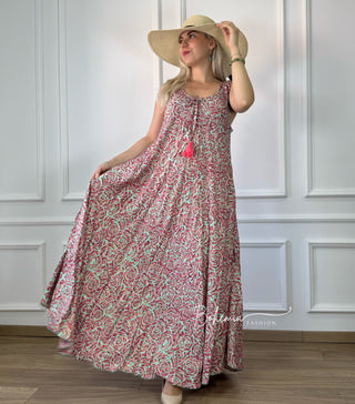 Langes Kleid mit breiten Trägern