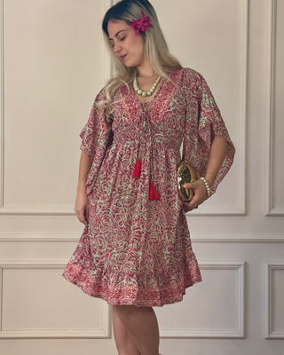 Rövid ruha fűzős mellrésszel