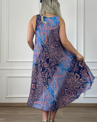 Kurzes Kleid mit breiten Trägern