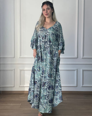 Rochie cu mâneci evazate în formă de A