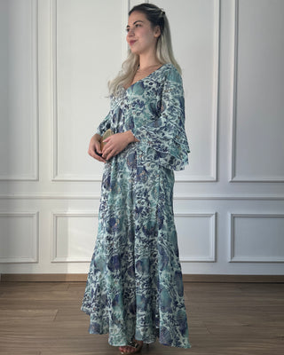 Rochie cu mâneci evazate în formă de A