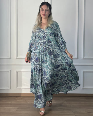 Rochie cu mâneci evazate în formă de A