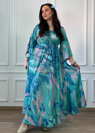 Gumis derekú, vállra húzható ruha