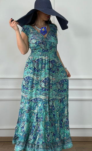 Rochie cu talie încrețită și poale cu volane