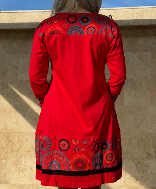 Kleid mit Mandala-Bordüre – Rot