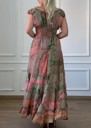 Darázsolt derekú ruha fodros aljjal