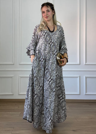 Rochie cu mâneci evazate în formă de A