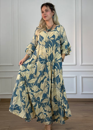 Rochie cu mâneci evazate în formă de A