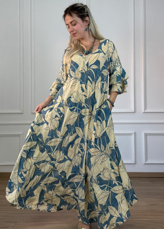 Rochie cu mâneci evazate în formă de A