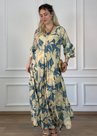 Rochie cu mâneci evazate în formă de A