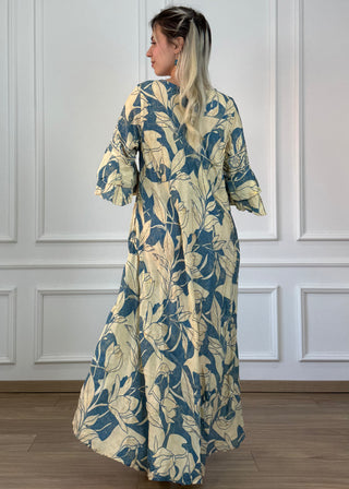 Rochie cu mâneci evazate în formă de A