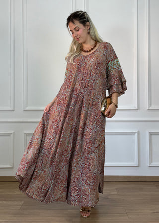 Rochie cu mâneci evazate în formă de A