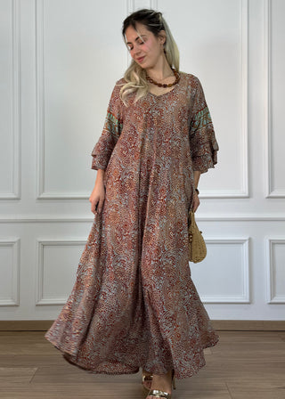 Rochie cu mâneci evazate în formă de A