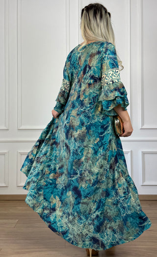 Rochie cu mâneci evazate în formă de A