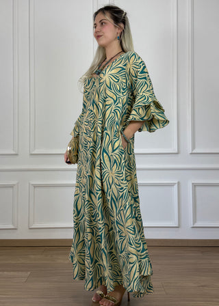 Rochie cu mâneci evazate în formă de A