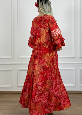 Rochie cu mâneci evazate în formă de A