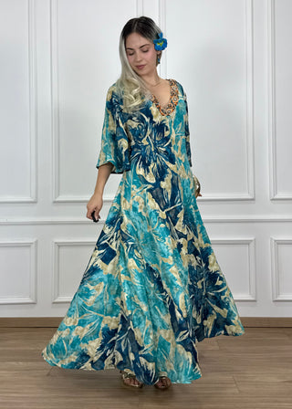 V-nyakú hosszú ruha