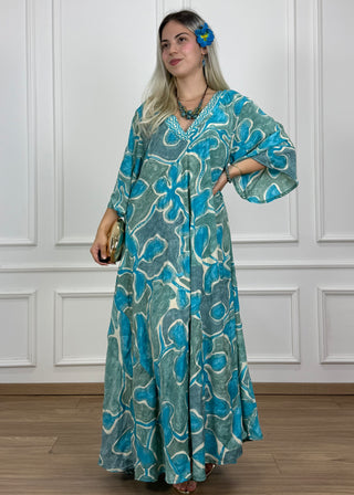 V-nyakú hosszú ruha