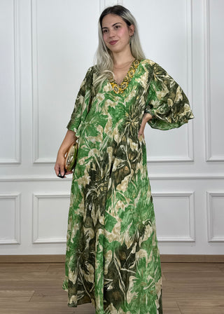 V-nyakú hosszú ruha