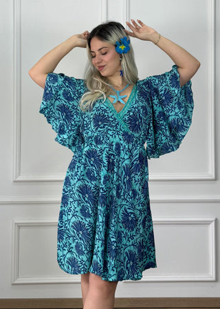 Rochie scurtă cu mâneci fluture