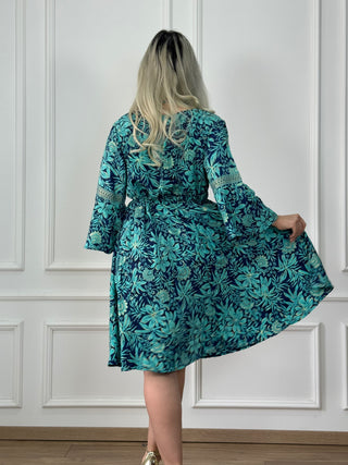 Short dress with drawstring at the waist