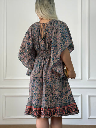 Rövid ruha fűzős mellrésszel